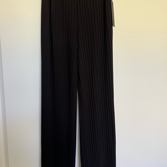 Pleated pants by Danna Karan - Picture 2 of 4